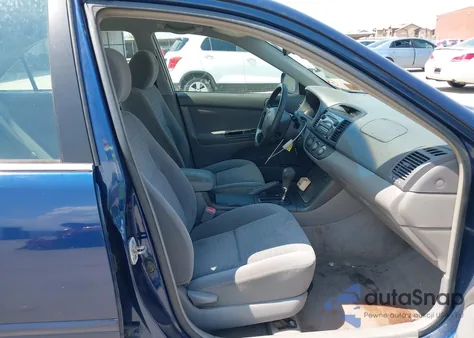 2005 Toyota Camry Le z USA, uszkodzony, nr VIN 4T1BE32K15U426477